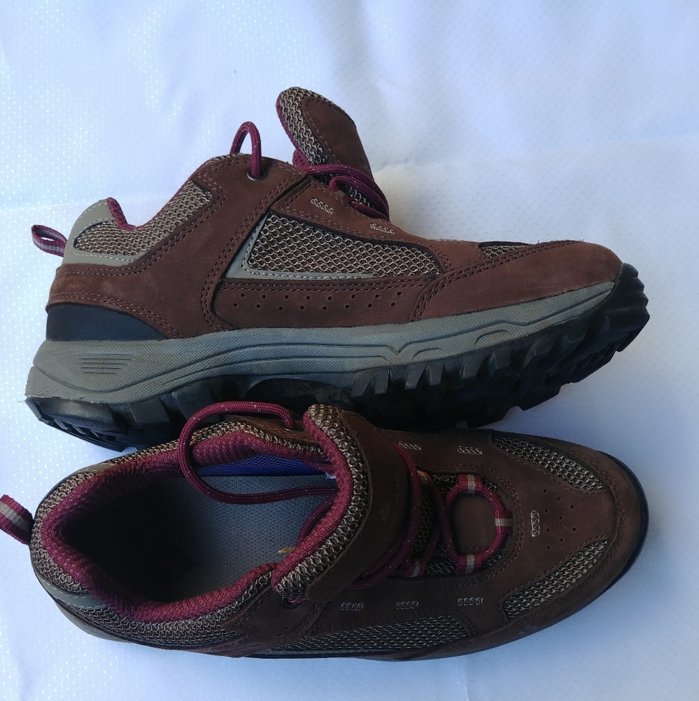 Women's hiking shoes